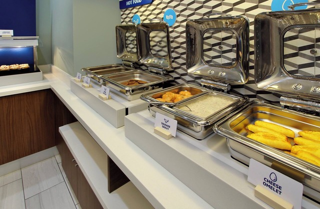 Holiday Inn Express Garden City East by IHG