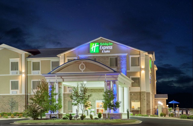 Holiday Inn Express Hotel & Suites Clarksville by IHG