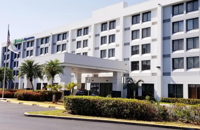 Holiday Inn Express Hotel & Suites Miami - Hialeah by IHG