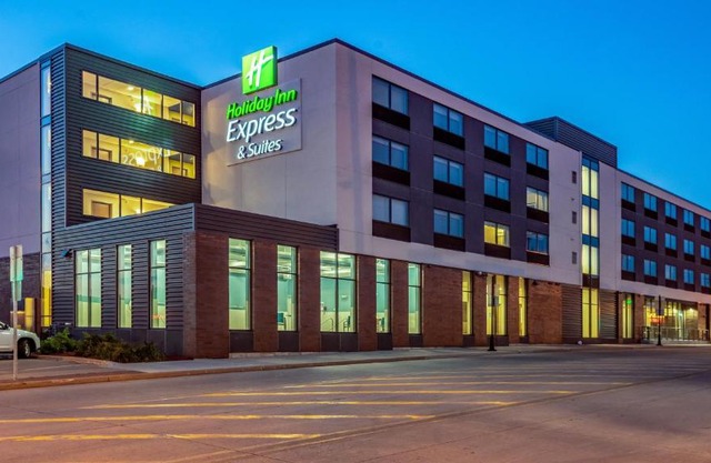 Holiday Inn Express & Suites Platteville by IHG
