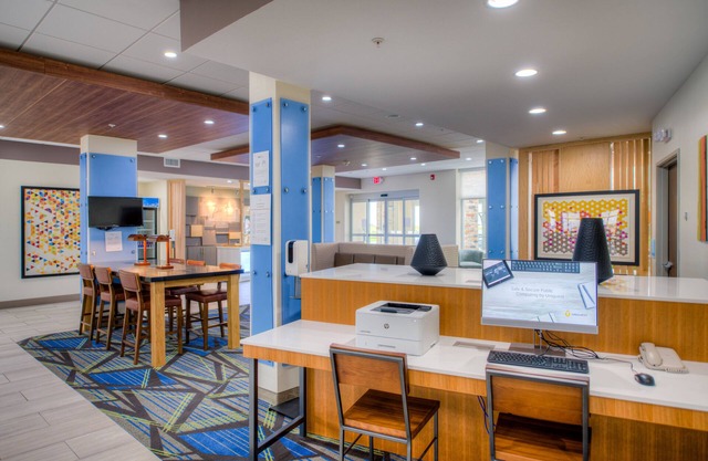 Holiday Inn Express & Suites Remington by IHG