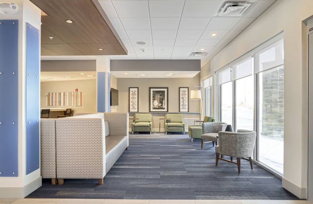 Holiday Inn Express & Suites Lockport by IHG