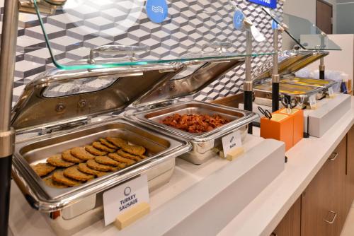 Holiday Inn Express & Suites Toronto Airport South by IHG