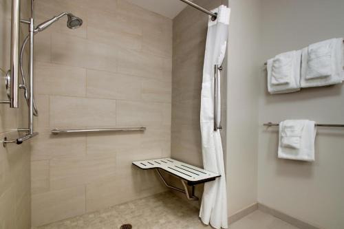 Holiday Inn Express & Suites - Elizabethtown North by IHG