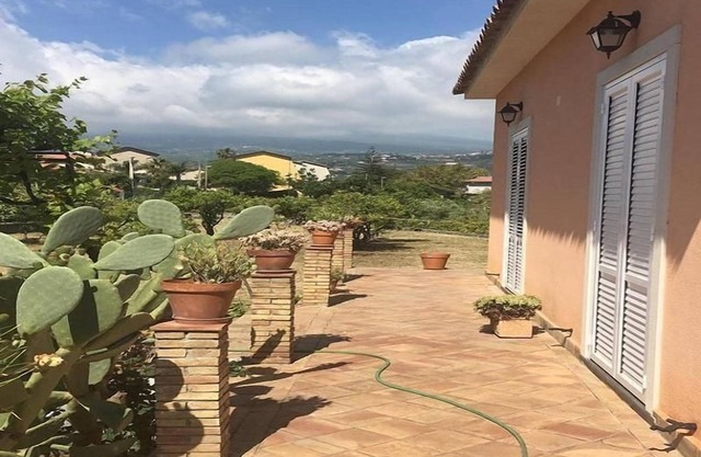 Holiday house Fiumefreddo di Sicilia for 1 - 4 persons with 2 bedrooms - Detached holiday house