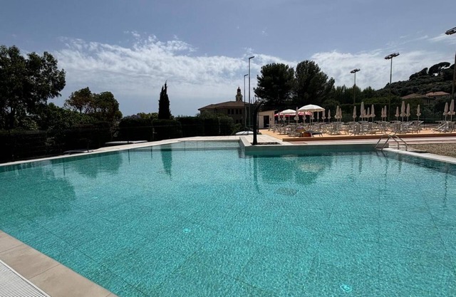 Holiday Home 'E2-8 Bilocale Borgo Rovere' close to the Sea with Balcony & Wi-Fi
