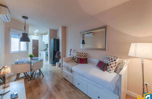 Holidays2Malaga Parra - 1 bedroom high wifi