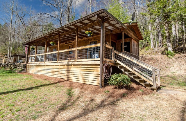 Hollow Hideaway - Minutes to Dupont State Forest!