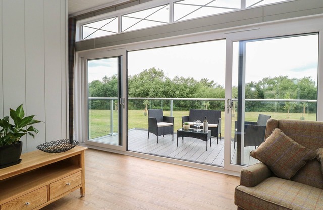 HOLLY LODGE, family friendly, with a garden in Newark-On-Trent