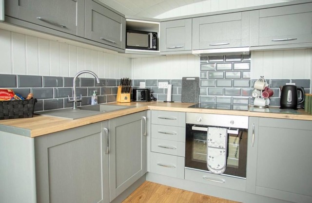 Holly Lodge | Shepherd's Hut With Hot Tub Made From Salvaged Railway Carriages