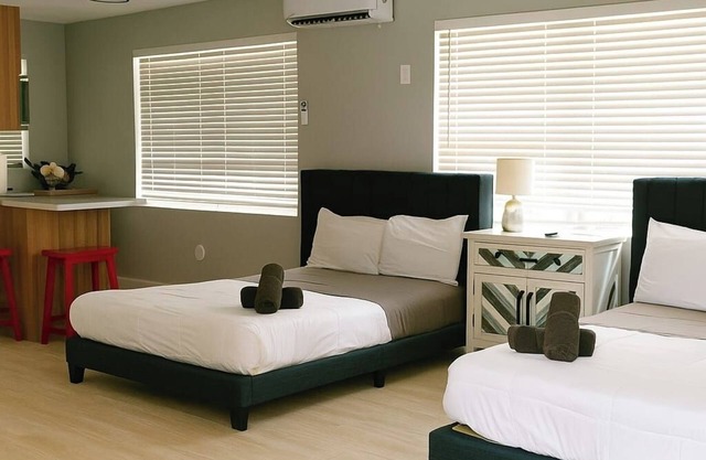 Hollywood Beach – Family-Friendly 1BR