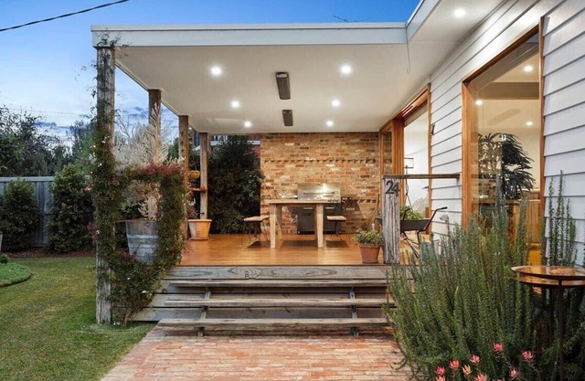Home 400m from the beach!