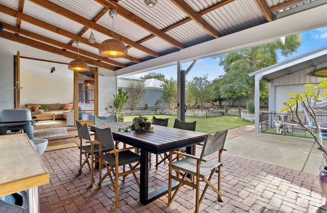 Home Among the Gum Trees