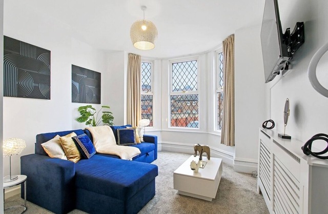 Home in Woodhouse, Leeds | Free Parking|Free WiFi