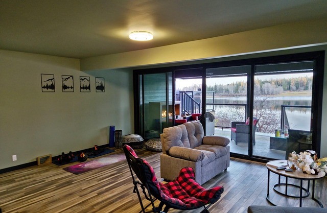 Home on the lake nfirepits & hot tub