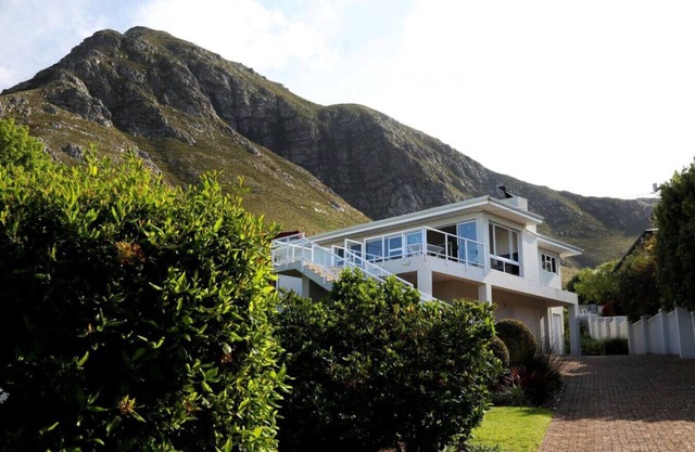 Home with an Ocean View | Voelklip
