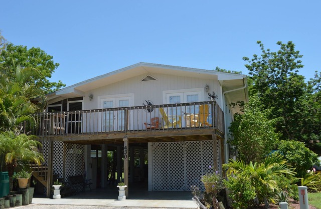 Home With Cottage Feel Offering Golf Cart, Kayaks, Bikes, Fishing