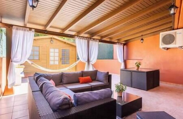 Home2Book Fantastic 160m2 Terrace Flat & BBQ