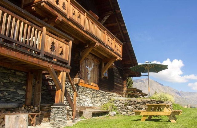 Homerez - Chalet for 8 ppl. with garden and terrace at Saint-Nicolas-la-Chapelle