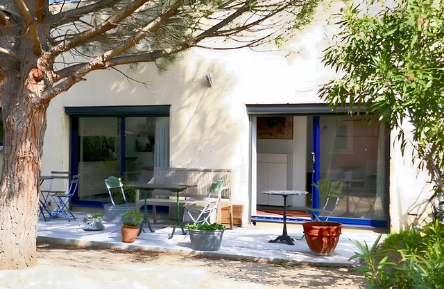 Homerez - Apartment in Saint-Quentin-la-Poterie.
