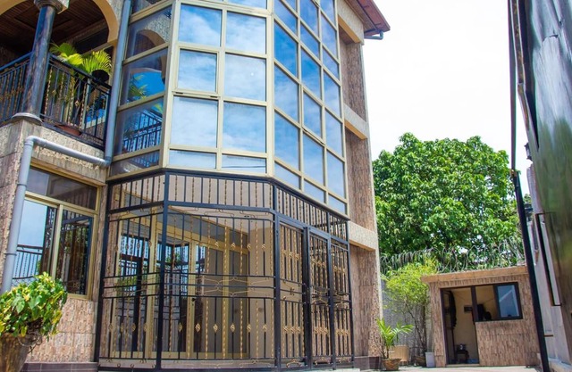 Homerez - Amazing appartement for 6 ppl. with balcony at Kinshasa