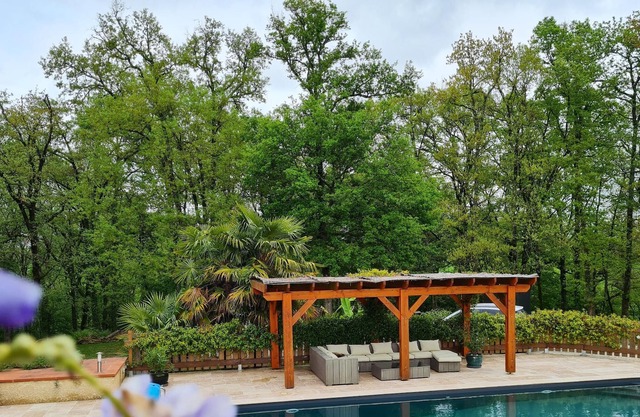 Homerez - Apartement for 8 ppl. with shared pool, garden and terrace at Maurens