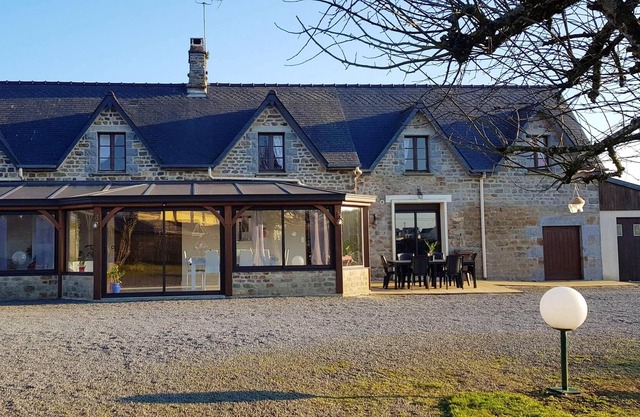 Homerez - Big house for 12 ppl. with garden and terrace at Bourguenolles
