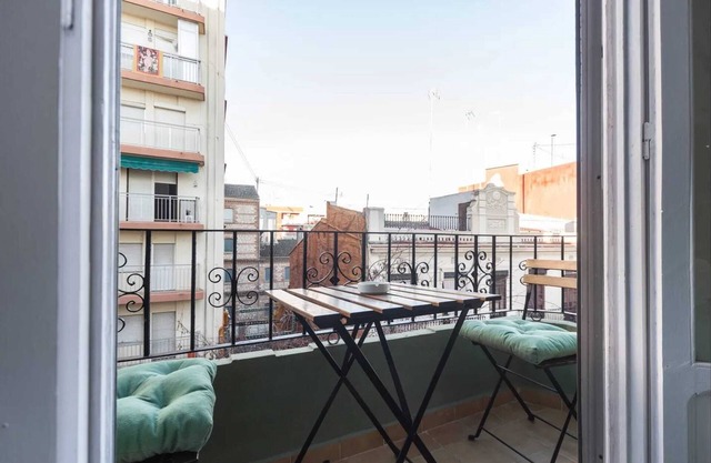 Homerez - Bright apartment in València 80 sqm with air conditioning