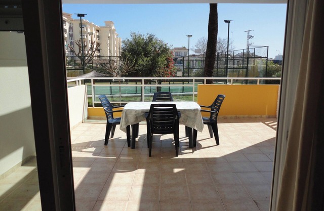 Homerez - Charming Apartment in Dénia with Shared Pool