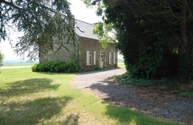 Homerez - Charming house with garden in Jugon-les-Lacs