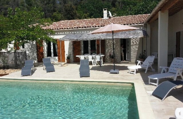 Homerez - Charming Villa in Le Beaucet with Private Pool