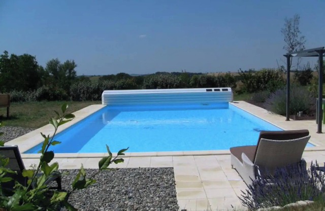 Homerez - Charming Villa in Gaujac with Private Pool and Garden