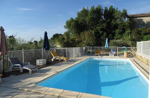 Homerez - Cosy House in Cardet with Pool and Garden