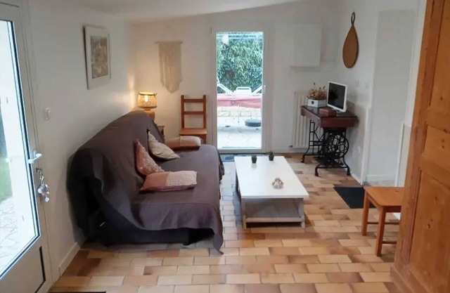 Homerez - Cozy Apartment in Hourtin with Terrace
