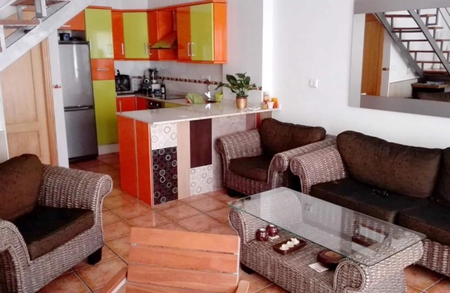 Homerez - House 1 km away from the beach for 7 ppl. with shared pool and garden