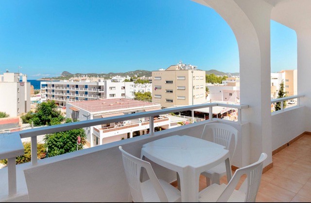Homerez - 250 m away from the beach! Apartement for 3 ppl. with shared pool