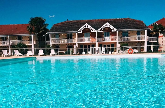 Homerez - Nice appartement 1 km away from the beach for 6 ppl. with shared pool