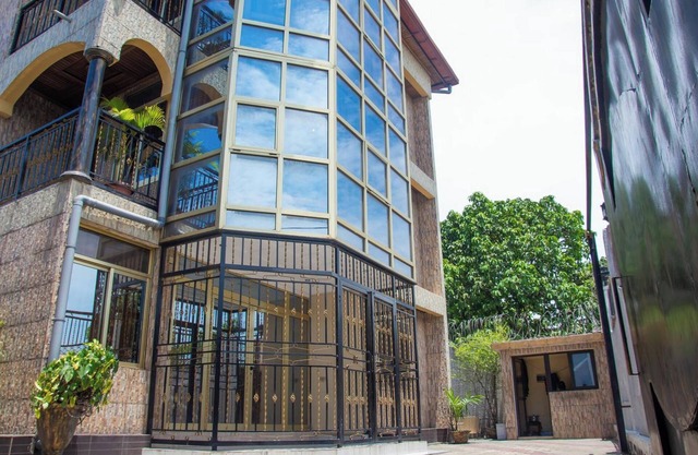 Homerez - Spacious Kinshasa Apartment with Balcony