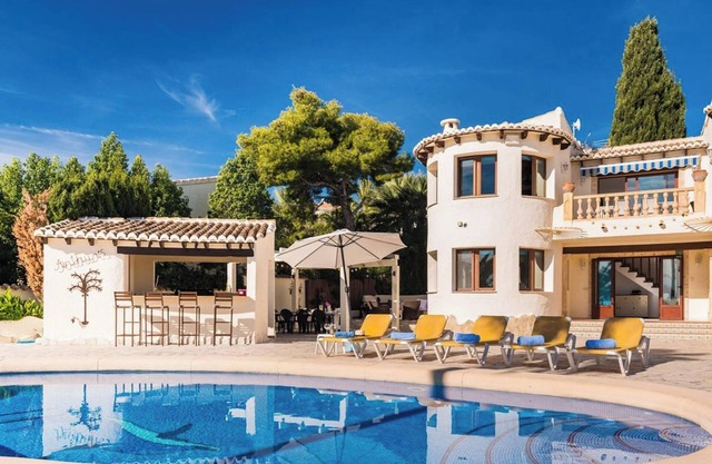 Homerez - Spacious Villa with Private Pool in Teulada - Sea Views
