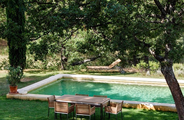 Homerez - Spacious villa for 8 ppl. with swimming-pool and terrace at Ansouis