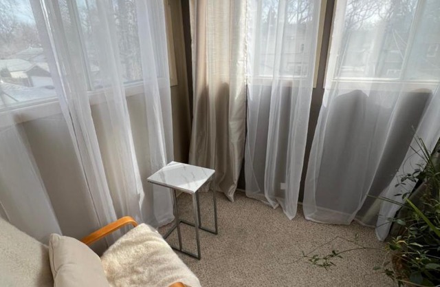 Homestay in cozy River Heights home