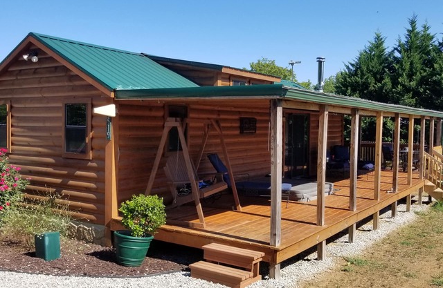 Homestead Cabin with hot tub