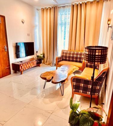 HomeyStays 3BHK apartment with Lakeside walk