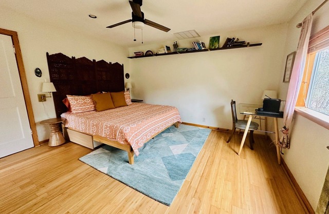 Honey Comb Guest Suite (shared house)