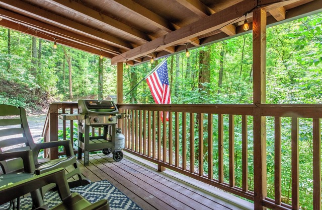 Honeymoon Hideaway- Affordable Honeymoon Cabin