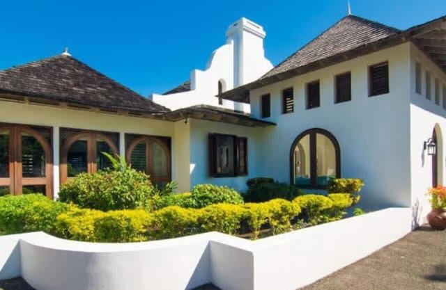 Hospitality Expert HALF HILL 3BR - Pool/Beach/Chef