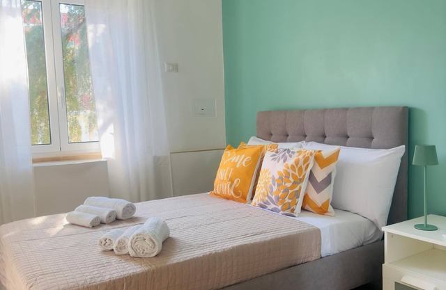 Hospitality, style and comfort at an affordable price. Metro C 12 min walk away!