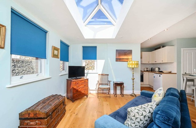 Host & Stay | Blue Bolthole on Vicarage Lane