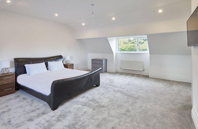 Host & Stay | Forest Close