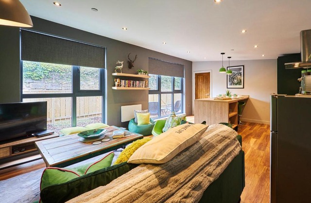 Host & Stay - Forest Green Lodge